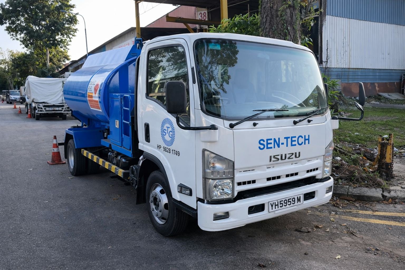 Isuzu Vacuum Tanker